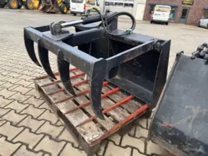 Grab bucket with tines for farm loader No. 4