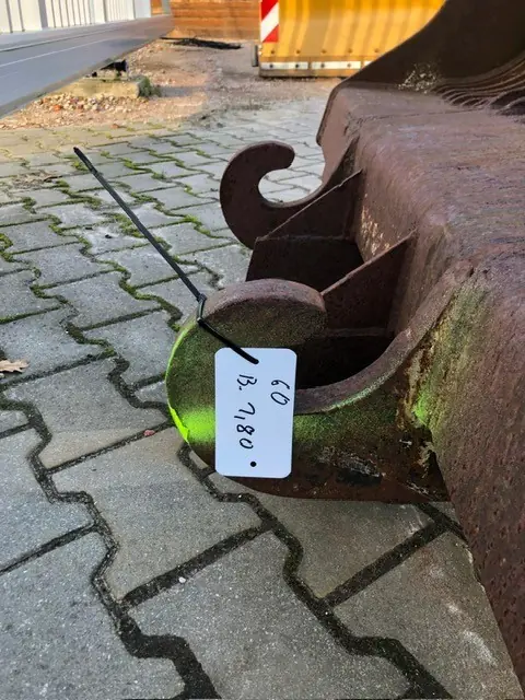 Screen bucket, 1800 mm wide, No. 60 - Image 2