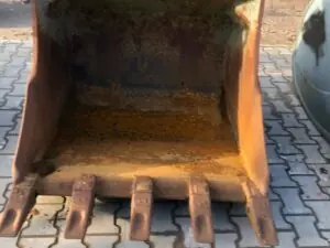 Deep bucket on CW40 with teeth No. 50, 1370 mm