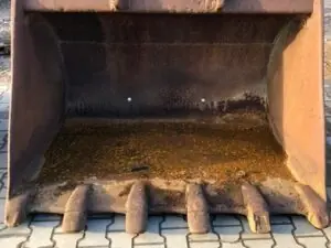 Deep bucket with teeth on CW40, No. 55, 1800 mm