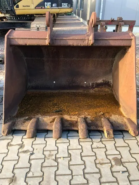 Deep bucket with teeth on CW40, No. 55, 1800 mm