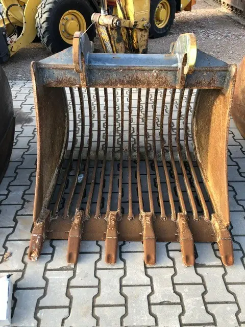 Screen bucket with teeth on CW40, No. 58, 1200 mm