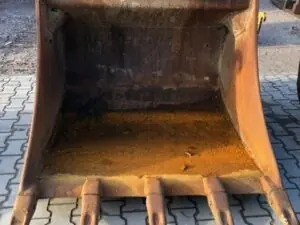Deep bucket with teeth on CW40, No. 56, 1400 mm