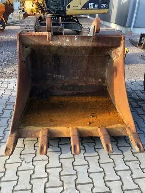 Deep bucket with teeth on CW40, No. 56, 1400 mm